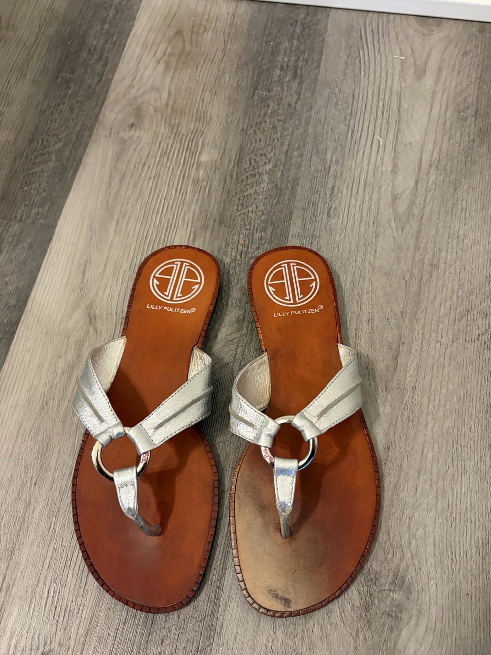 Lilly Pulitzer McKim Silver Leather Ring Thong Sandals Size 7.5 - Picture 3 of 6
